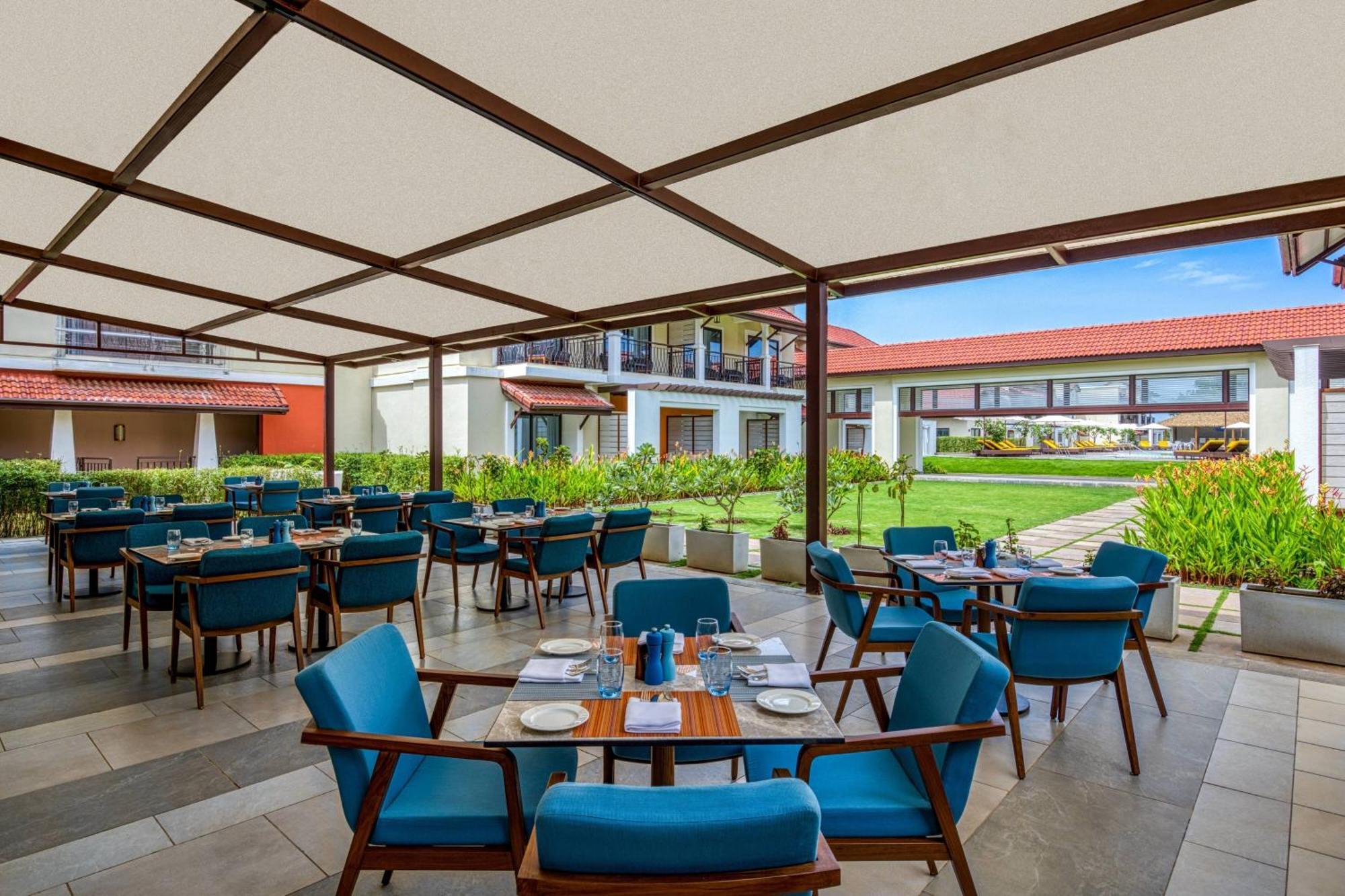 Hotel Fairfield By Marriott Goa Benaulim Esterno foto