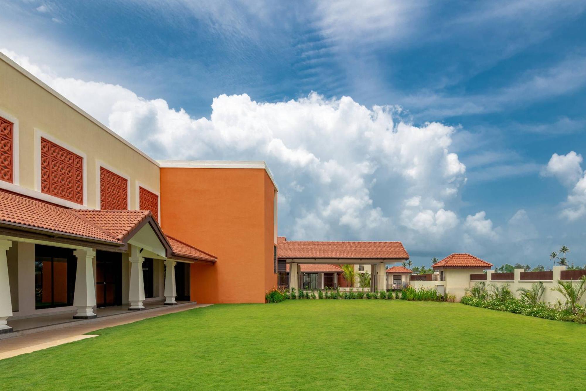 Hotel Fairfield By Marriott Goa Benaulim Esterno foto